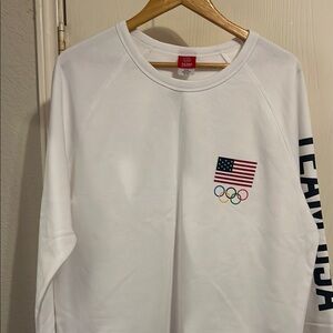 White Team USA XL Sweatshirt with Olympic Logo NWOT